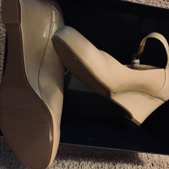 Beautiful Naturalizer wedge pump - Picture 3 of 5